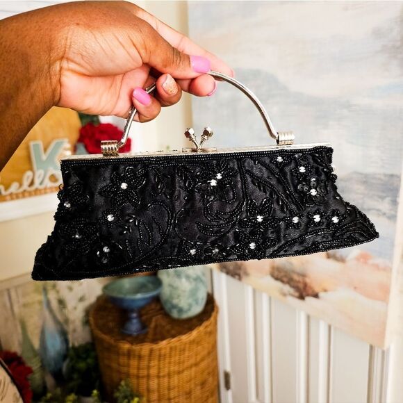 VTG Black Satin Embroidered Sequins Detail Clasp Statement Clutch. - Picture 9 of 15